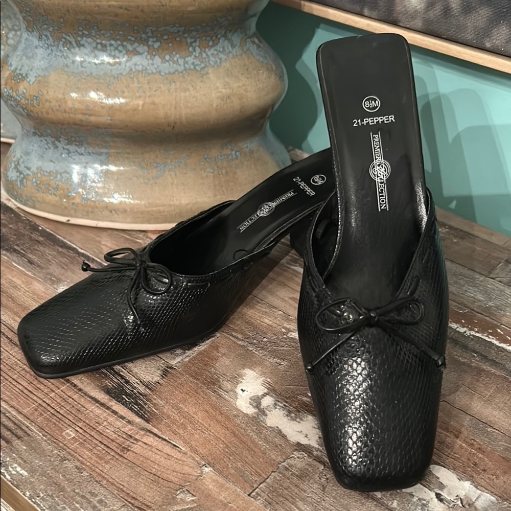 Black Women's Heels  like new condition